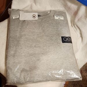 QE XL SWEATSHIRT NWT